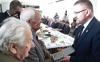Żołnierze AK spotkali się w Olsztynie na wielkanocnym śniadaniu. Były życzenia i medale